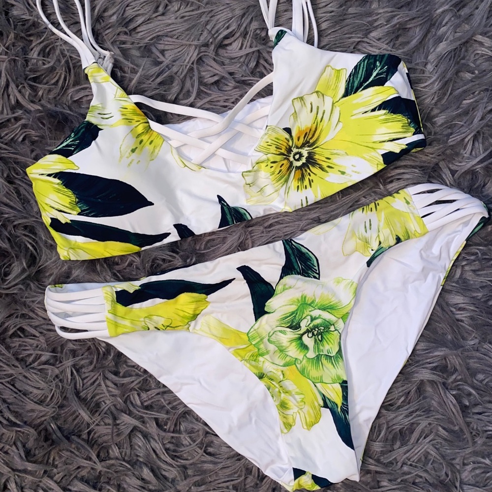 Flower bikini 🤍 3 for $12
